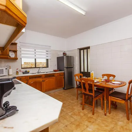 D02 - Carrob Street House بيت للعطل لاغوس