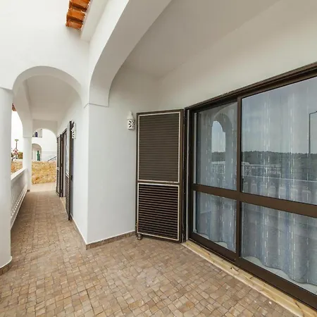 بيت للعطل D02 - Carrob Street House لاغوس