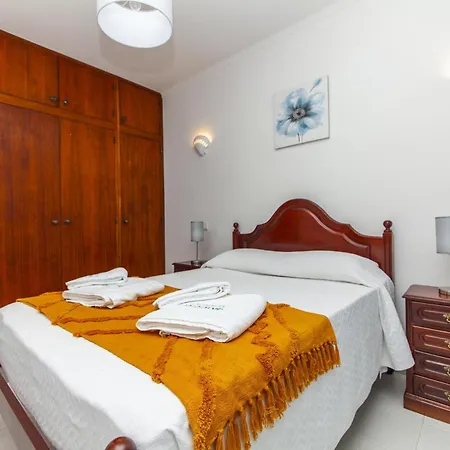 D02 - Carrob Street House بيت للعطل *