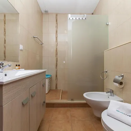 D02 - Carrob Street House بيت للعطل لاغوس
