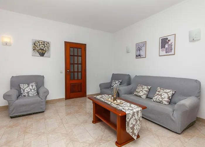 D02 - Carrob Street House * Лагуш
