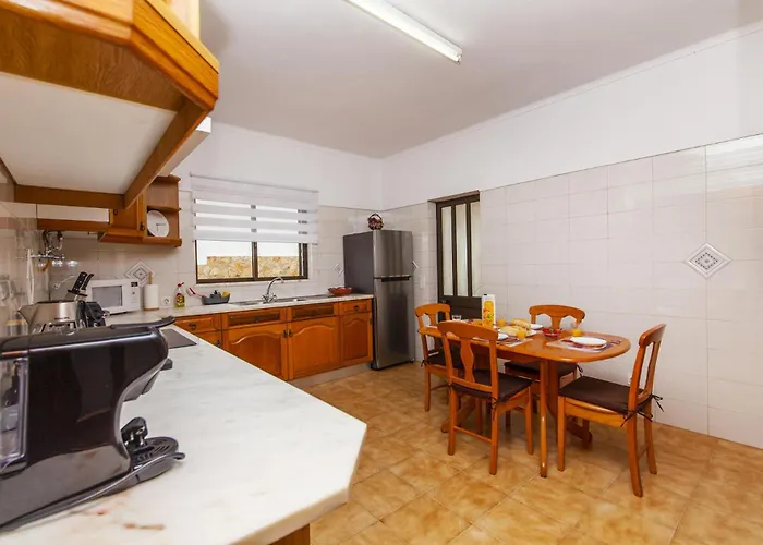 D02 - Carrob Street House Дом отдыха Лагуш