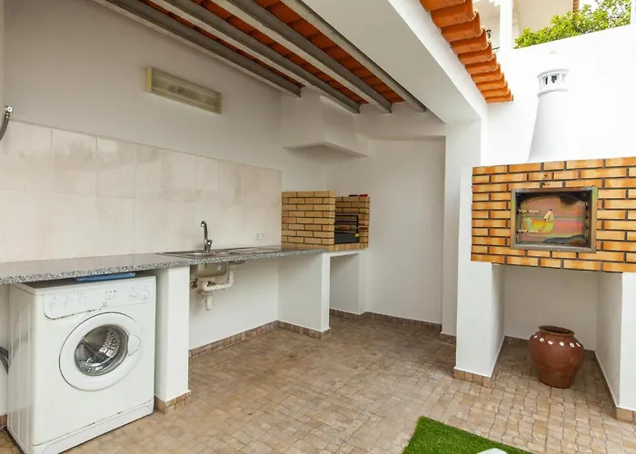 D02 - Carrob Street House *