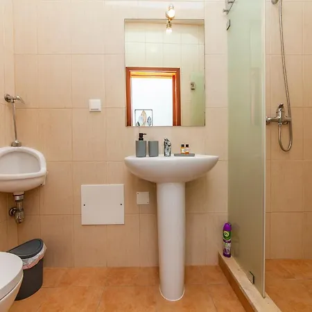 D02 - Carrob Street House