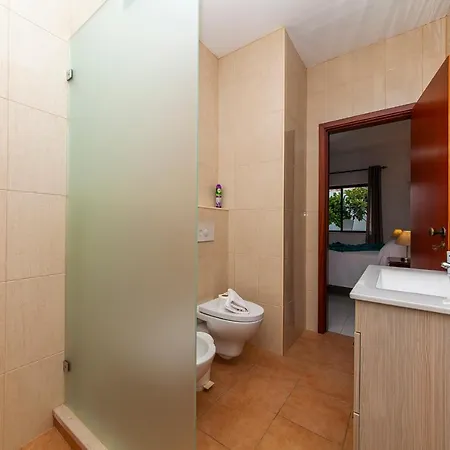 D02 - Carrob Street House *