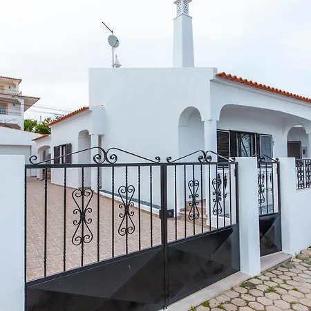 בית נופש D02 - Carrob Street House