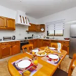 בית נופש D02 - Carrob Street House *
