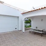 D02 - Carrob Street House *