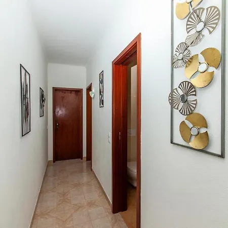 D02 - Carrob Street House *