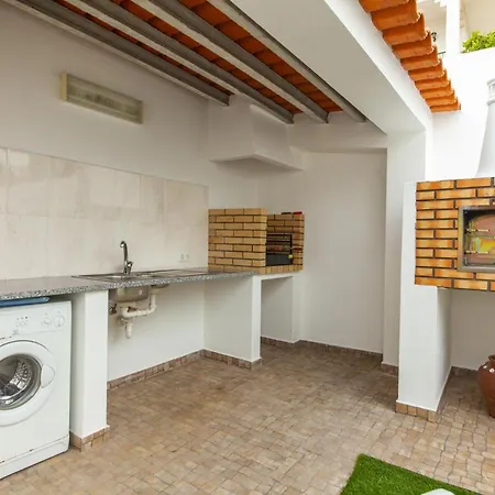 D02 - Carrob Street House *
